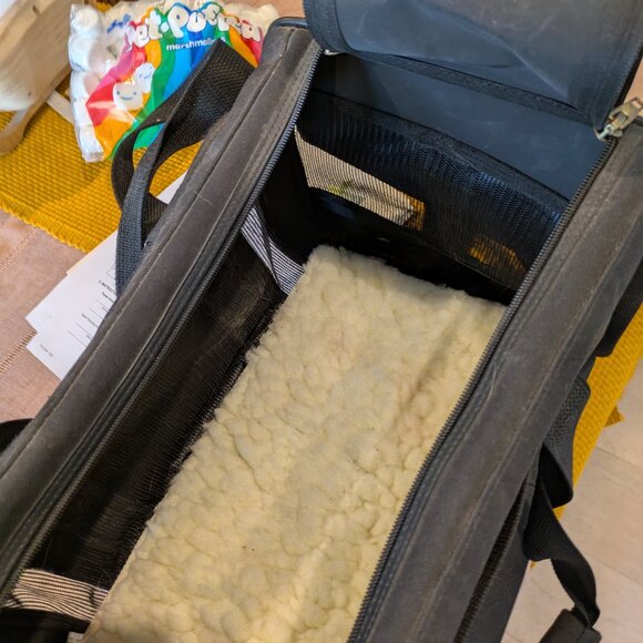 Delta Deluxe Pet Carrier by Sherpa - Picture 7 of 9